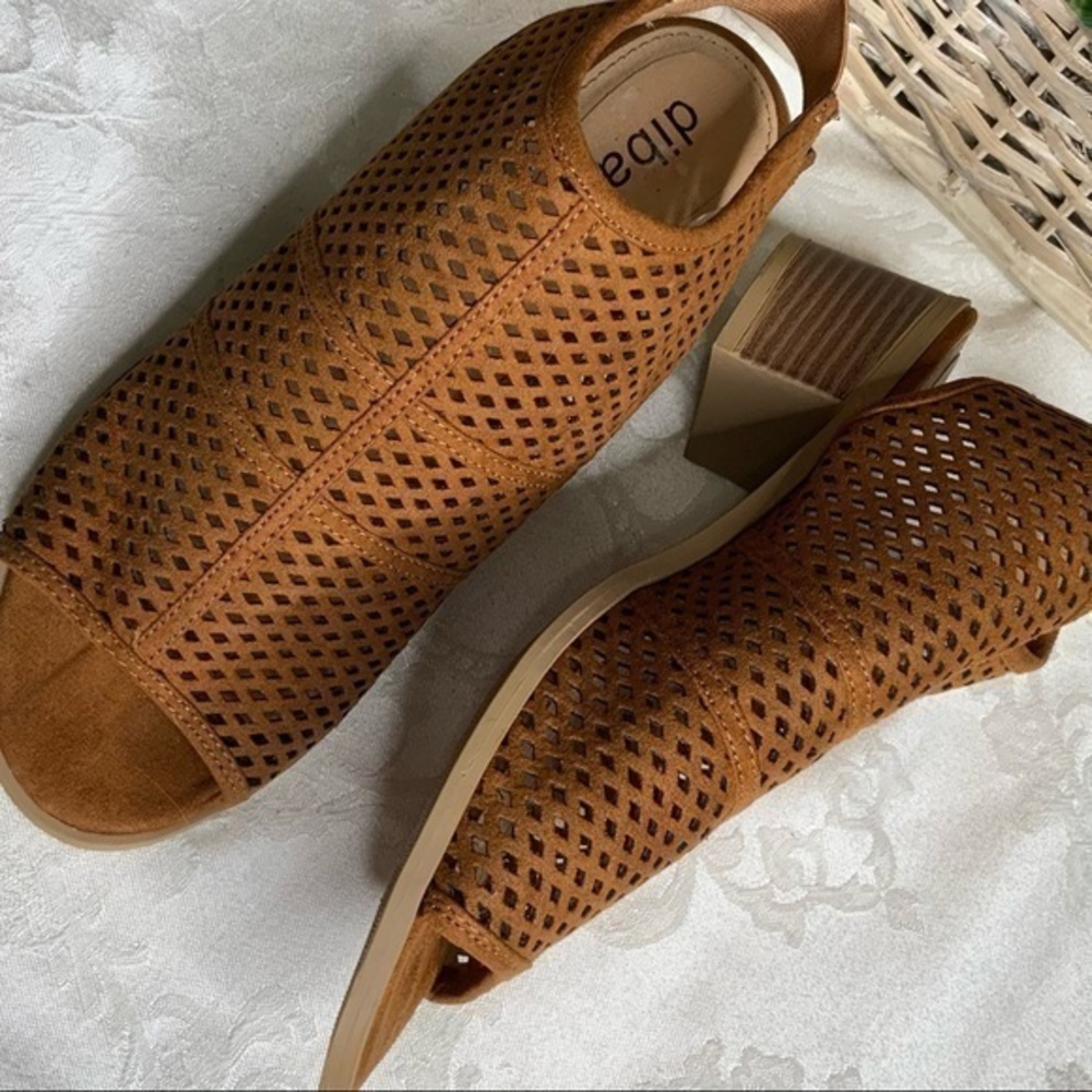 New Diba Perforated Kubuli Heeled Brown Sandals 8